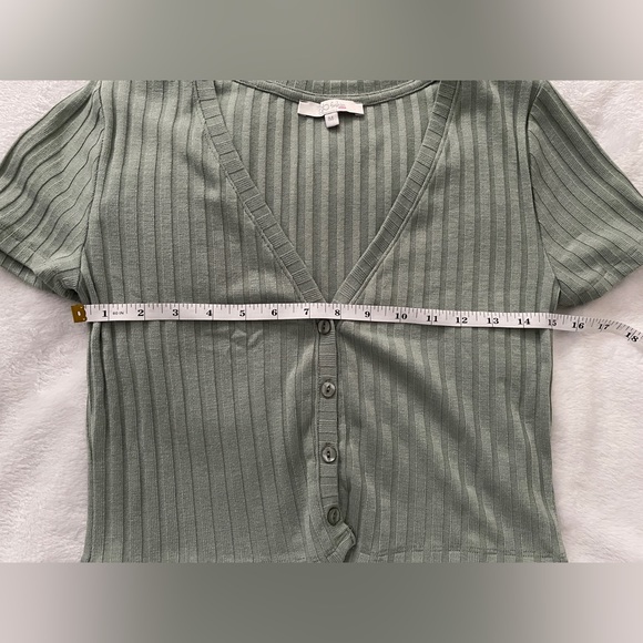 Francesca’s ribbed button top - Picture 6 of 6